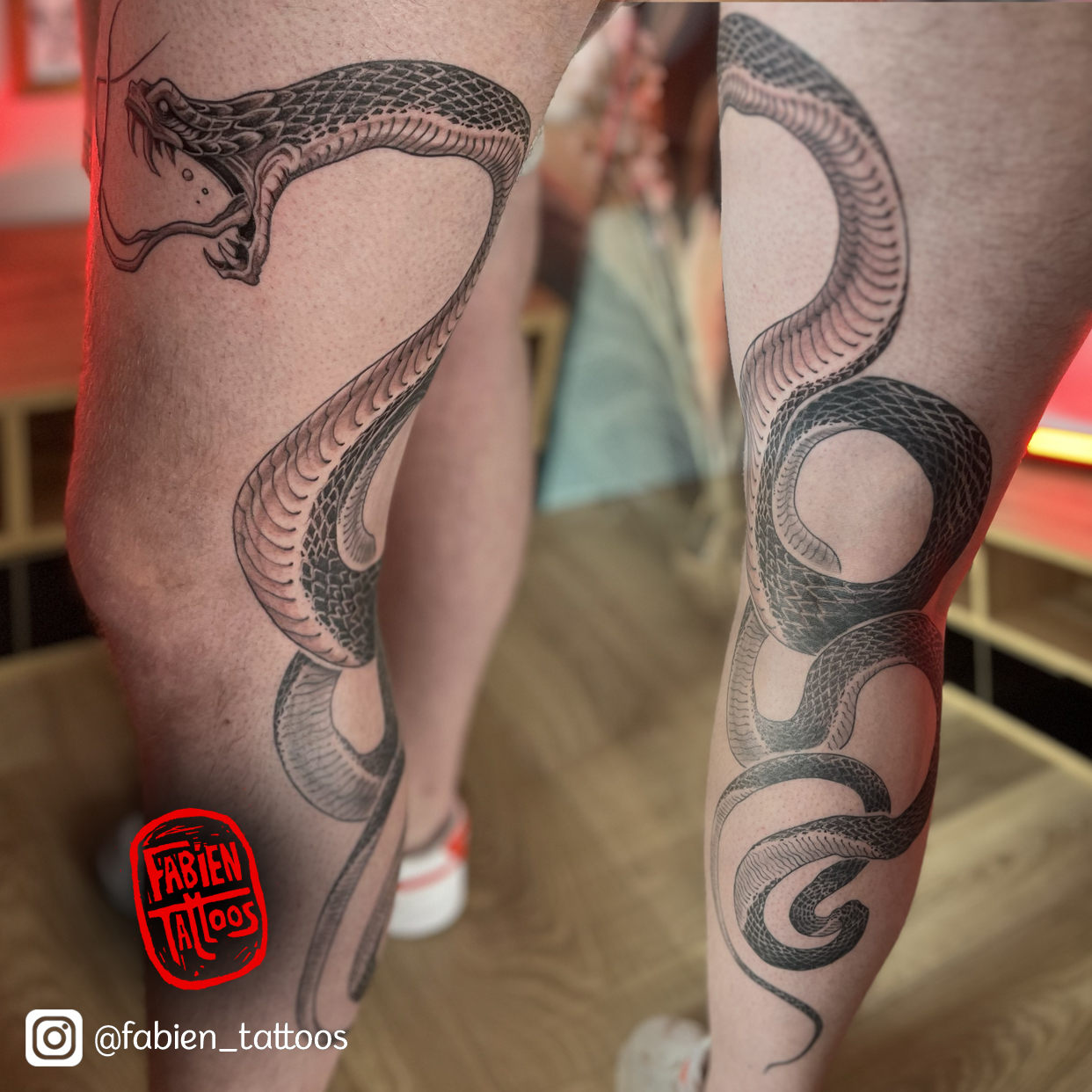 Tatouage serpent jambe tatoueur strasbourg