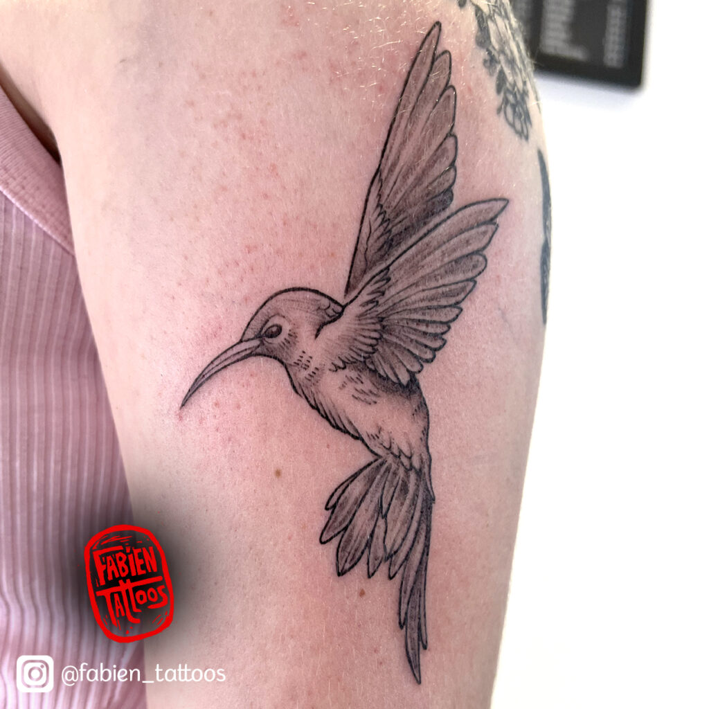 Tatouage oiseau colibri tatoueur Strasbourg Fabien Tattoos