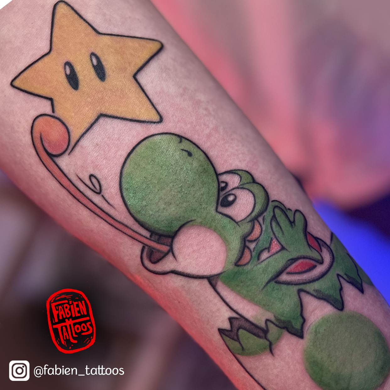 Tatouage couleur Yoshi Mario tatoueur strasbourg Fabien Tattoos
