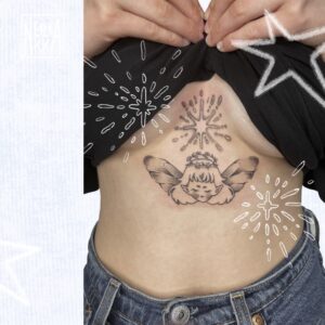 Tatoueuse strasbourg blackwork manga Neilikka fée ange poitrine