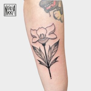 Tatoueuse strasbourg blackwork manga Neilikka fleur