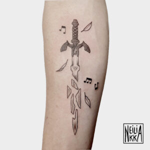 Tatouage Epee Zelda tatoueuse strasbourg Neilikka