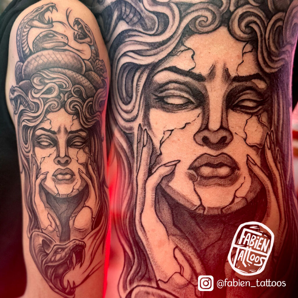 Tatouage medusa tatoueur réaliste strasbourg Fabien Tattoos