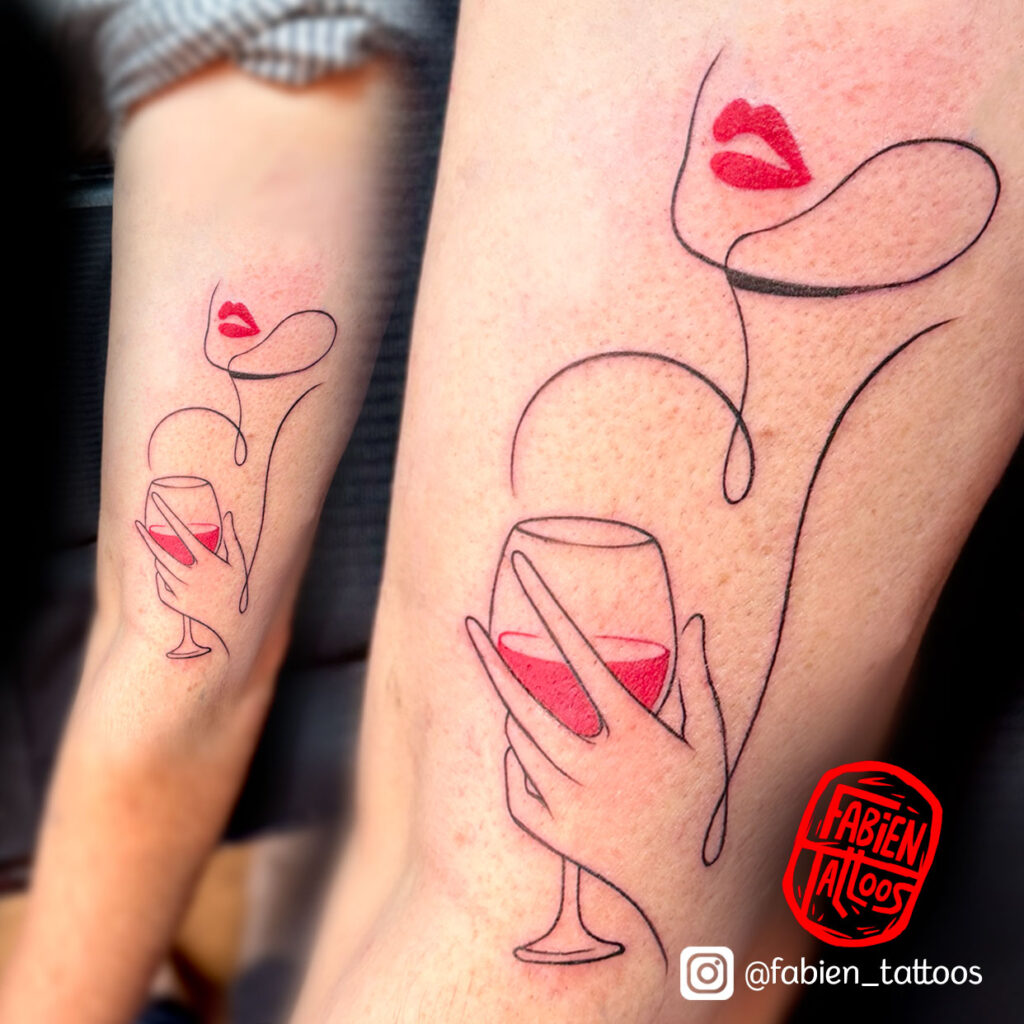 Tatouage fineline femme vin rouge lèvres rouges Tatoueur Strasbourg Fabien Tattoos